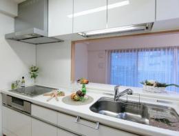 日神パレステージ四つ木　201号室　《火災保険料弊社負担＆御引越などで使用頂ける現金15万円》